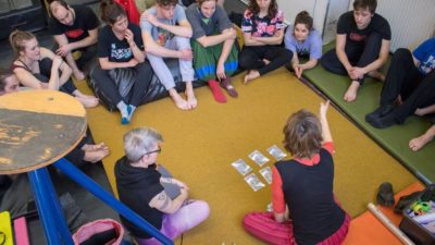 Social cirkusová pedagogika se Stevenem Desangherem