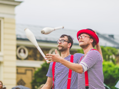 Letní Letná: Žonglování pro děti i dospělé, začátečníky i pokročilé