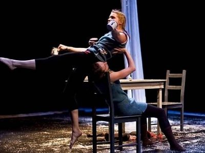 Zasněžená novocirkusová groteska