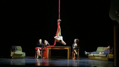 Absurdita, cirkus a blues
